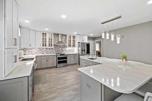 3904 BLUE SHORE CV, Lakeland, TN 38002