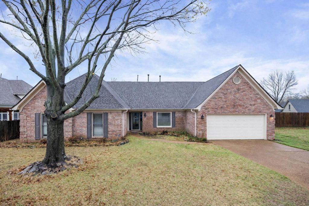 3904 BLUE SHORE CV, Lakeland, TN 38002