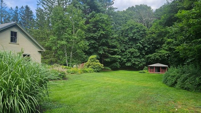 33 Gilbert St, North Brookfield, MA 01535