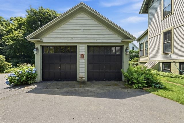 33 Gilbert St, North Brookfield, MA 01535