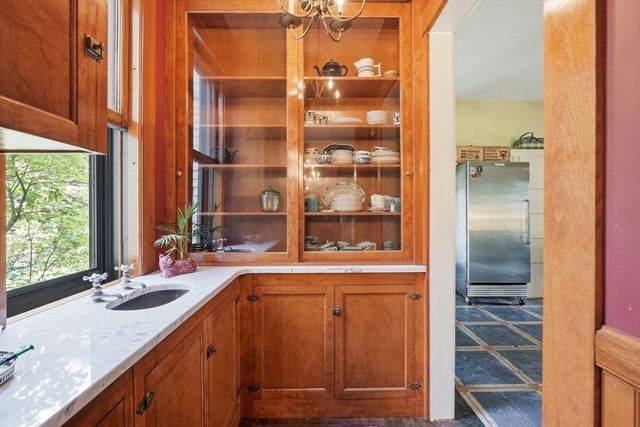 33 Gilbert St, North Brookfield, MA 01535
