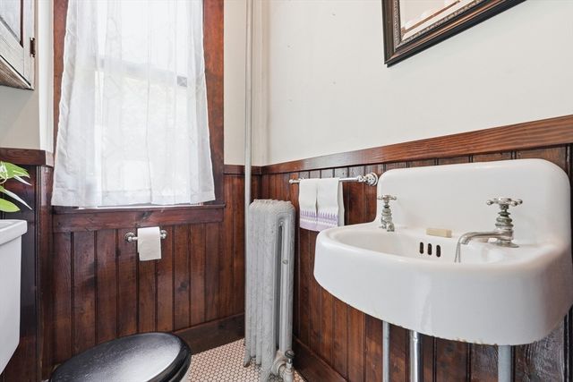 33 Gilbert St, North Brookfield, MA 01535