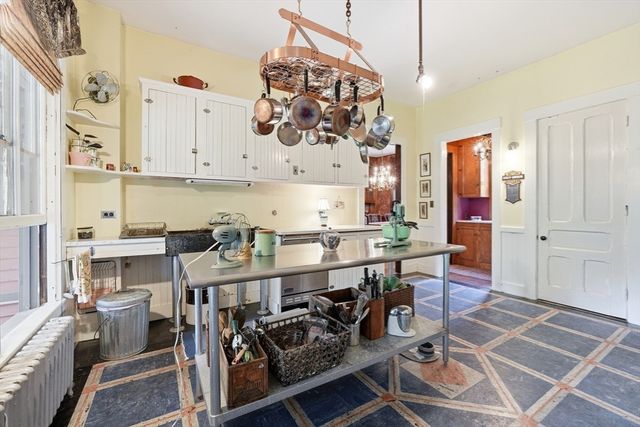 33 Gilbert St, North Brookfield, MA 01535