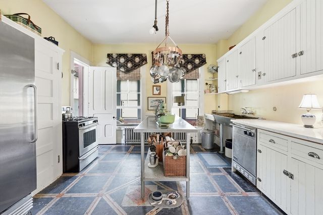 33 Gilbert St, North Brookfield, MA 01535