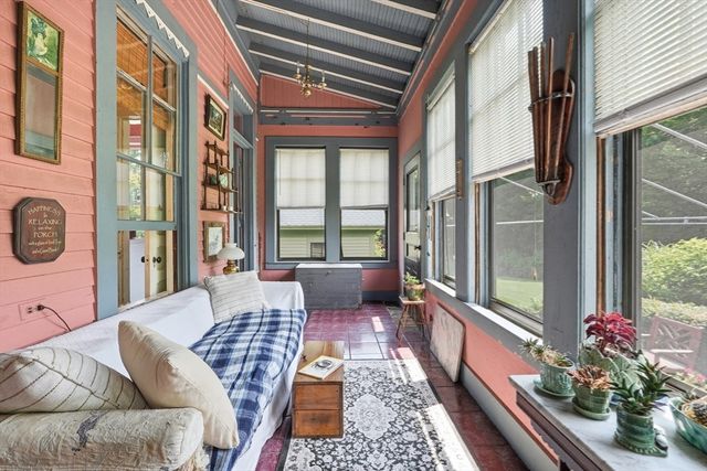 33 Gilbert St, North Brookfield, MA 01535