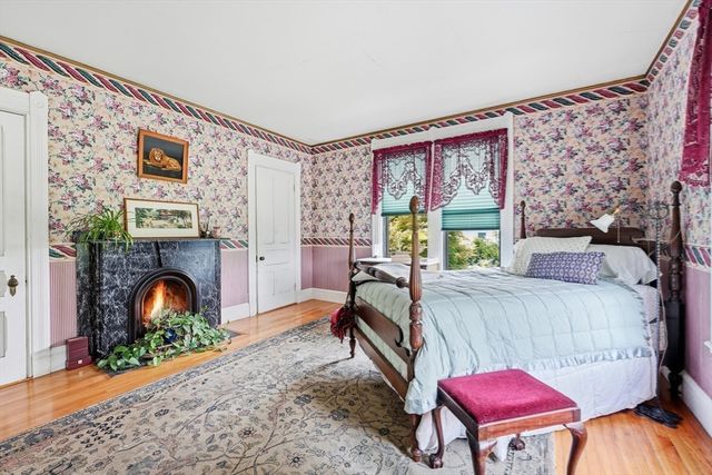 33 Gilbert St, North Brookfield, MA 01535