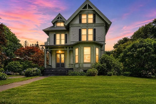 33 Gilbert St, North Brookfield, MA 01535