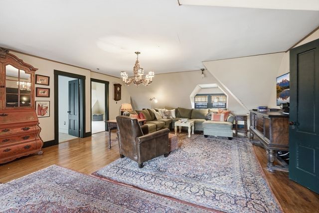 33 Gilbert St, North Brookfield, MA 01535