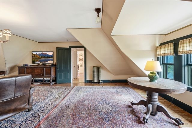 33 Gilbert St, North Brookfield, MA 01535