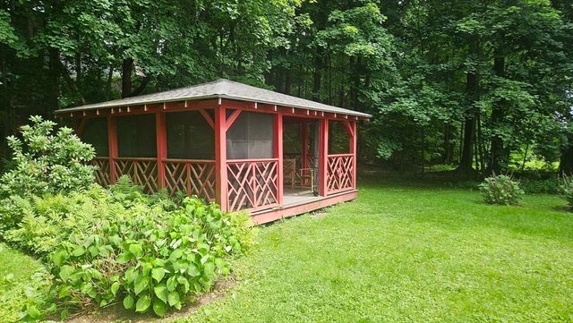 33 Gilbert St, North Brookfield, MA 01535