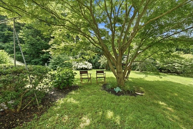 33 Gilbert St, North Brookfield, MA 01535