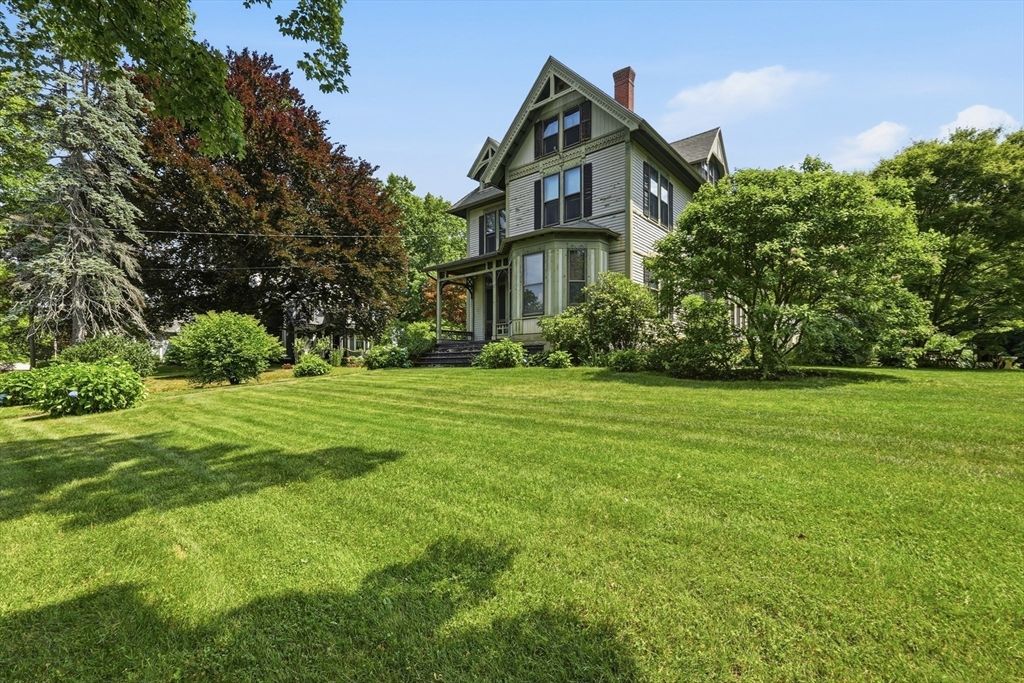 33 Gilbert St, North Brookfield, MA 01535