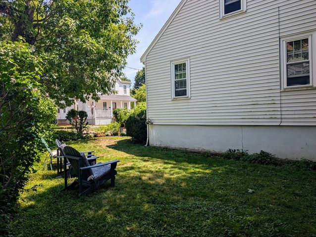 102 Sanford St, Melrose, MA 02176