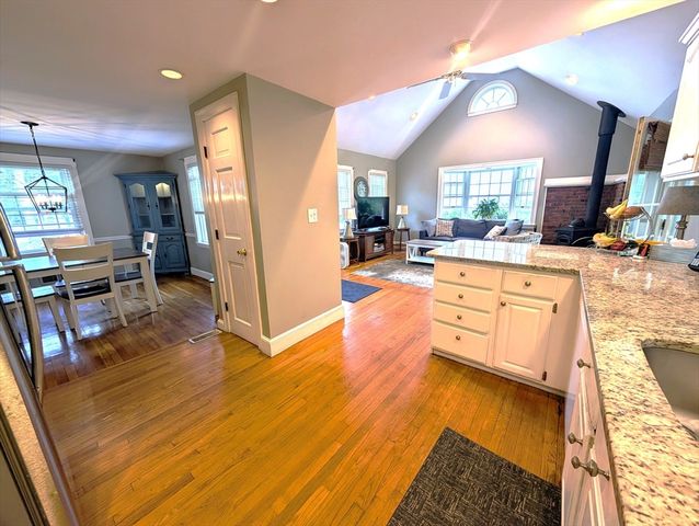 102 Sanford St, Melrose, MA 02176