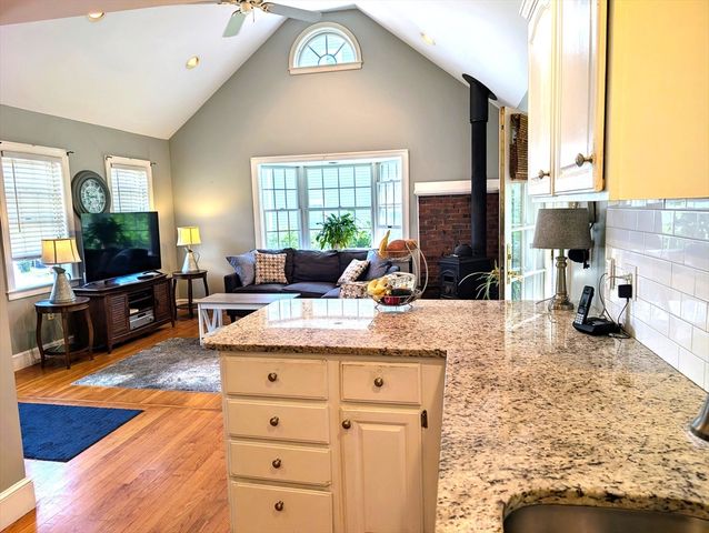 102 Sanford St, Melrose, MA 02176