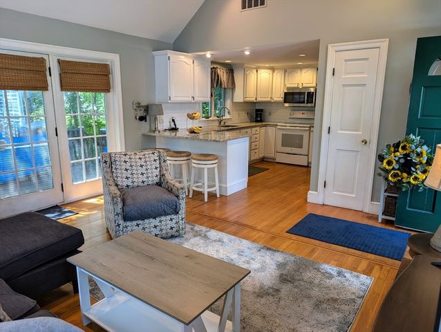 102 Sanford St, Melrose, MA 02176