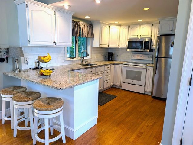 102 Sanford St, Melrose, MA 02176