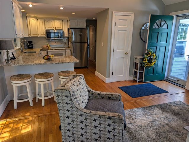 102 Sanford St, Melrose, MA 02176