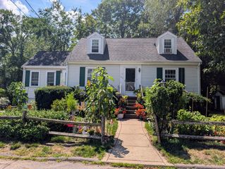 102 Sanford St, Melrose, MA 02176