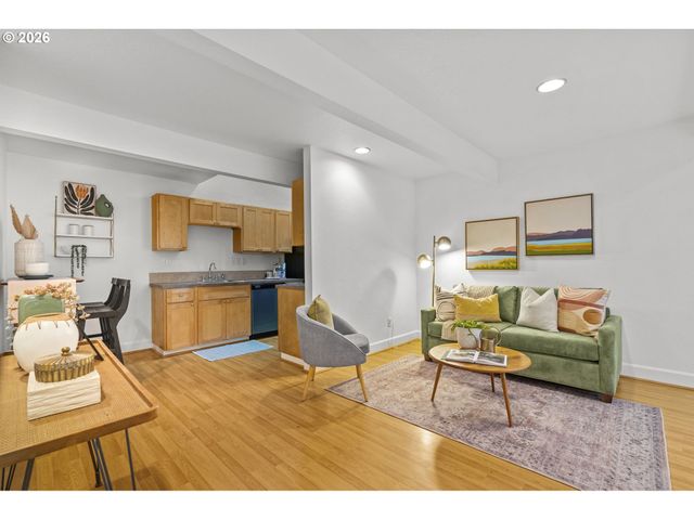 7302 N NEW YORK Ave, Portland, OR 97203