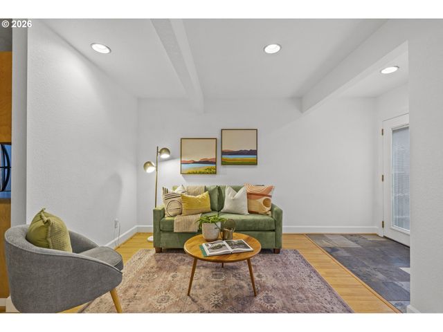 7302 N NEW YORK Ave, Portland, OR 97203