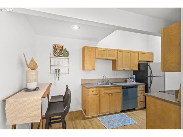 7302 N NEW YORK Ave, Portland, OR 97203