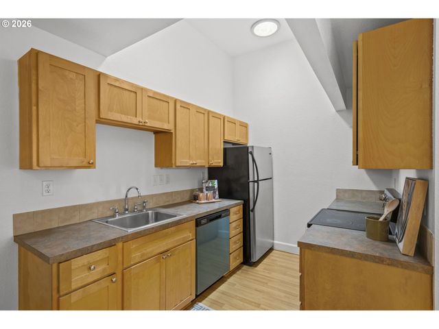 7302 N NEW YORK Ave, Portland, OR 97203