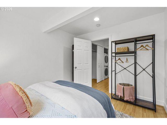 7302 N NEW YORK Ave, Portland, OR 97203