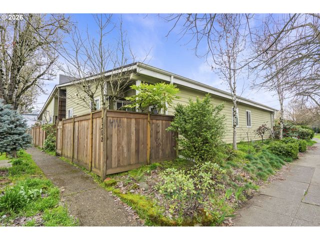 7302 N NEW YORK Ave, Portland, OR 97203
