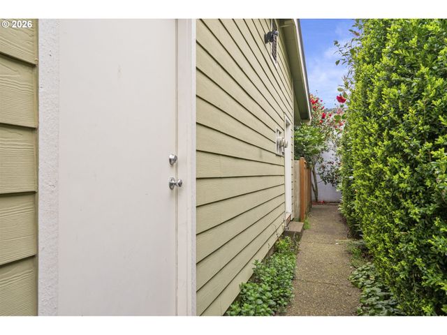 7302 N NEW YORK Ave, Portland, OR 97203