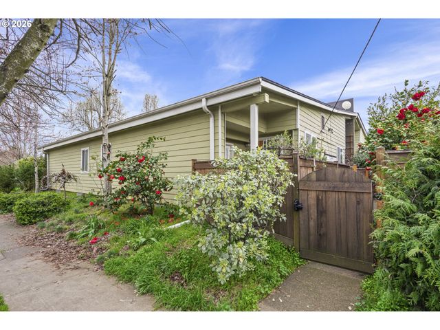 7302 N NEW YORK Ave, Portland, OR 97203