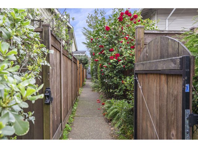 7302 N NEW YORK Ave, Portland, OR 97203