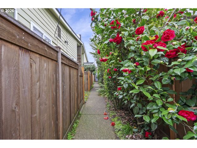 7302 N NEW YORK Ave, Portland, OR 97203