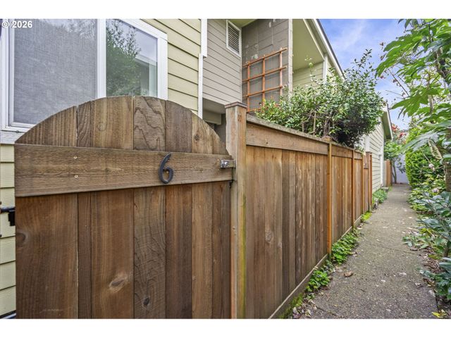 7302 N NEW YORK Ave, Portland, OR 97203