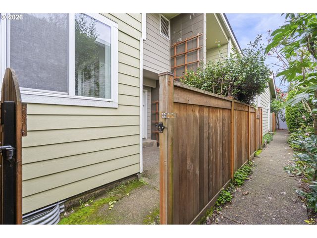 7302 N NEW YORK Ave, Portland, OR 97203