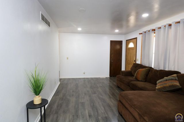 919 Henry St, Emporia, KS 66801