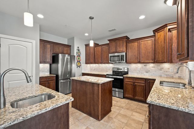 99 Silverstone Ln, Hermitage, TN 37076