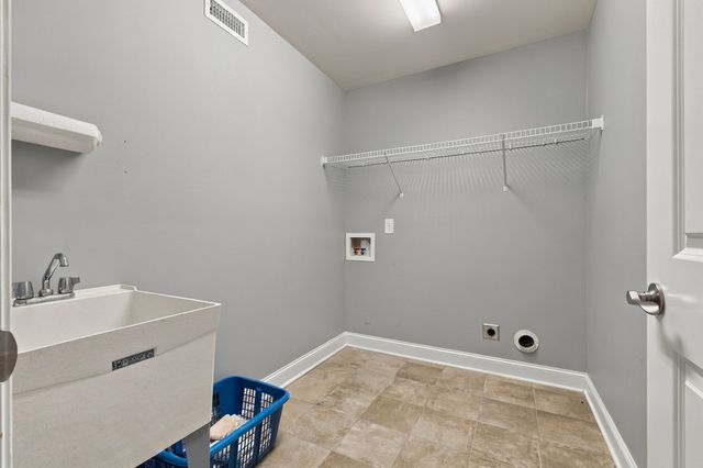 99 Silverstone Ln, Hermitage, TN 37076
