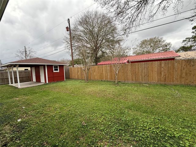 316 Angle Street, Angleton, TX 77515