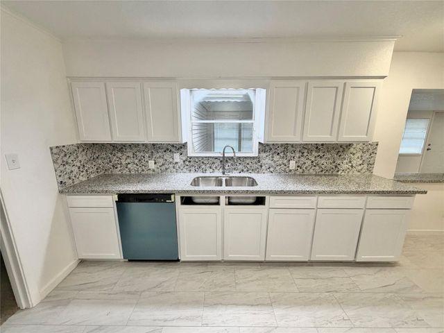 316 Angle Street, Angleton, TX 77515