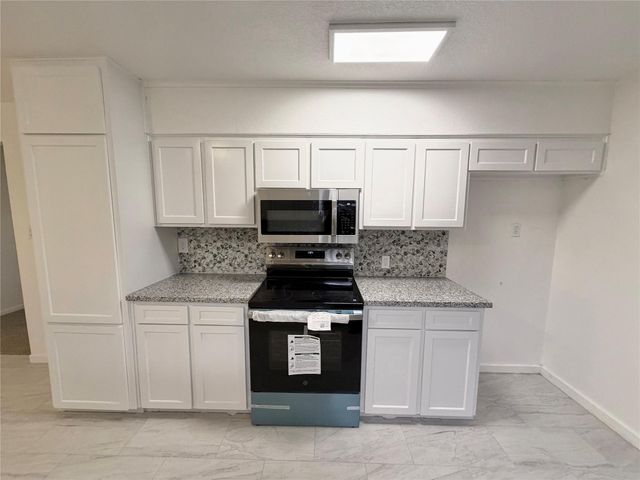 316 Angle Street, Angleton, TX 77515