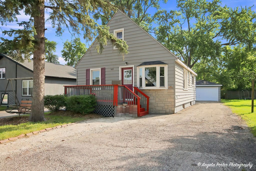 1621 ROUND LAKE Drive, Round Lake Beach, IL 60073