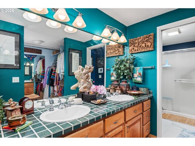 2842 GREENTREE Way, Eugene, OR 97405