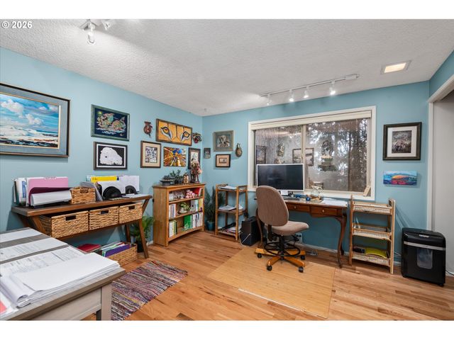 2842 GREENTREE Way, Eugene, OR 97405