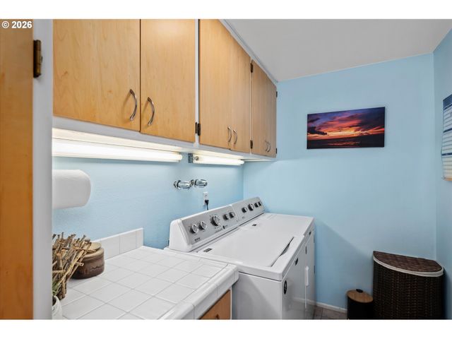 2842 GREENTREE Way, Eugene, OR 97405