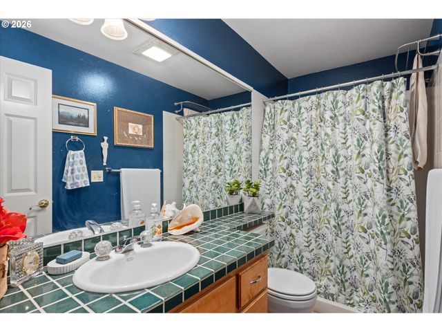 2842 GREENTREE Way, Eugene, OR 97405