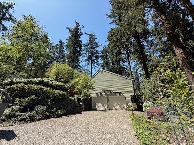 2842 GREENTREE Way, Eugene, OR 97405