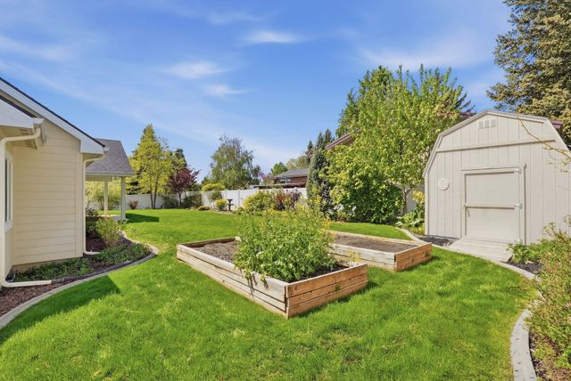 7521 N E St, Spokane, WA 99208