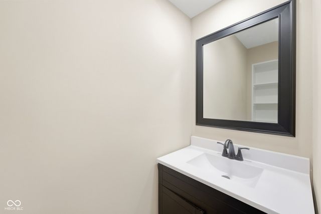 5158 Brendonshire Court E, Indianapolis, IN 46226