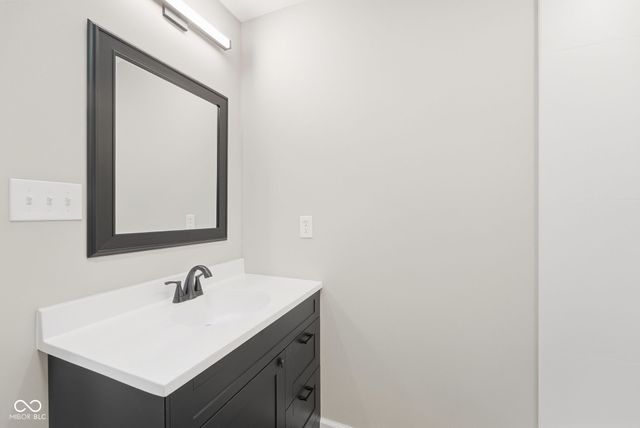 5158 Brendonshire Court E, Indianapolis, IN 46226